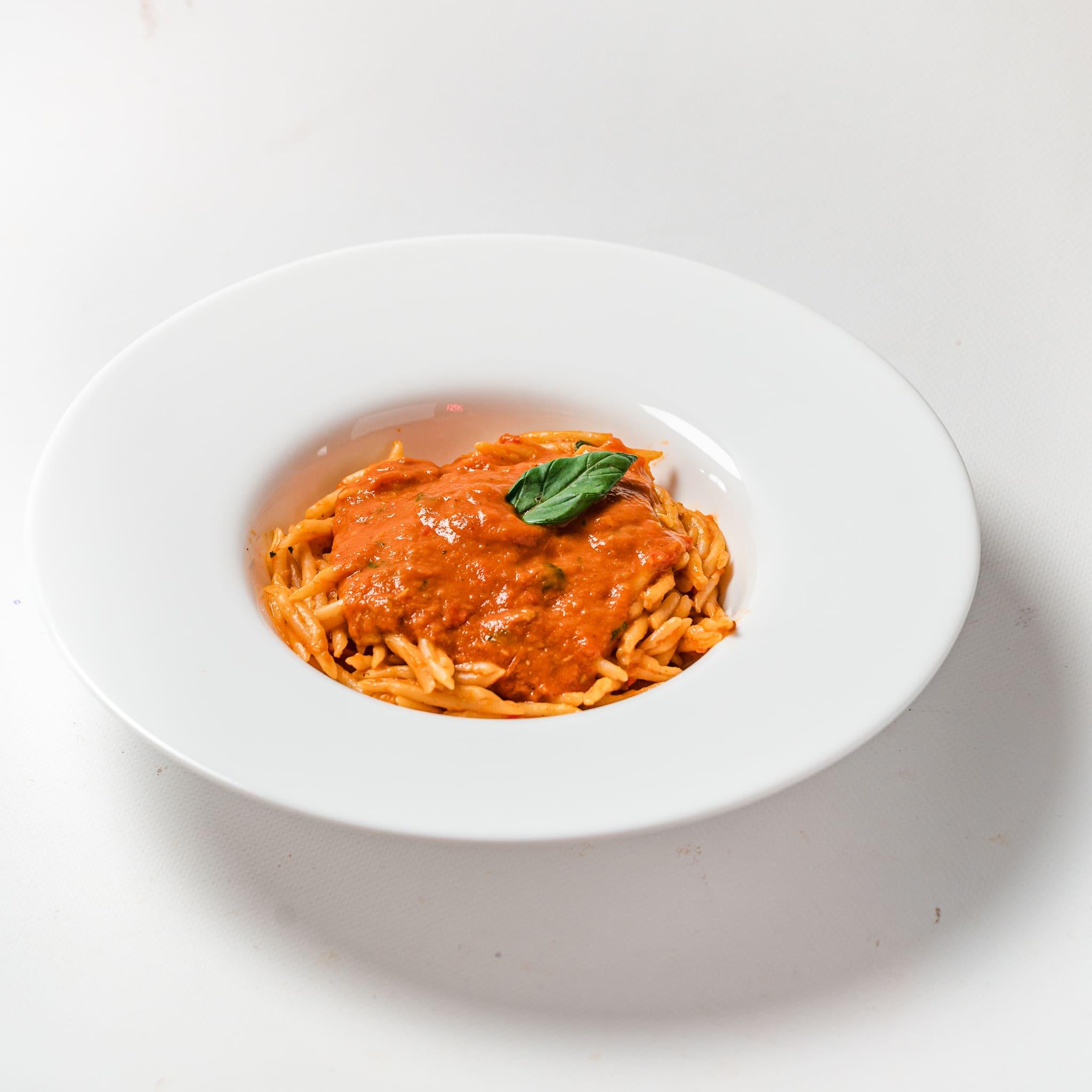 Trofie di grano duro al sugo di pomodorini freschi e basilico