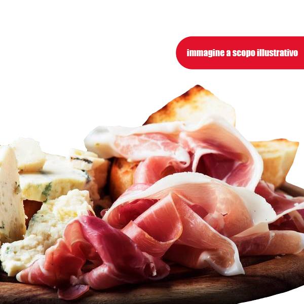 Plateu di Salumi e Formaggi serviti con focaccia calda 